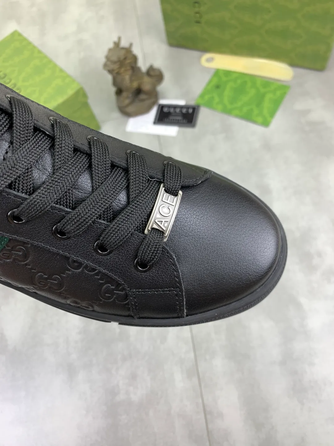 Men's shoes 💰P460 💰[New style]🆘 The latest model from Gucci GUCCI official website 🎁Classic casual fashion high-top men's shoes 👟Hot style 💥The version is simple and elegant, exclusive for trendy men. Unique official website latest brand elements 👑Gucci original decoration, fashionable and generous, original soft calfskin fabric➕Comfortable soft first-layer pigskin lining ✅The official website specifies the wear-resistant casual outsole, the classic model is taken in kind🎬Color: 4️⃣colors available😍Number: 38-44